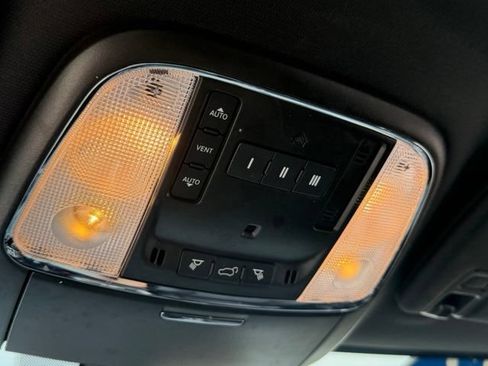 Used 2022 Jeep Grand Cherokee Limited AWD/4WD image 33