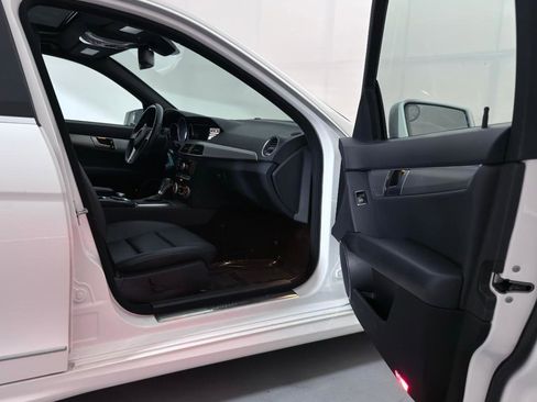Used 2014 Mercedes-Benz C 250 Sedan image 24