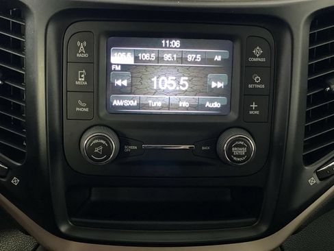 Used 2017 Jeep Cherokee Sport FWD image 18