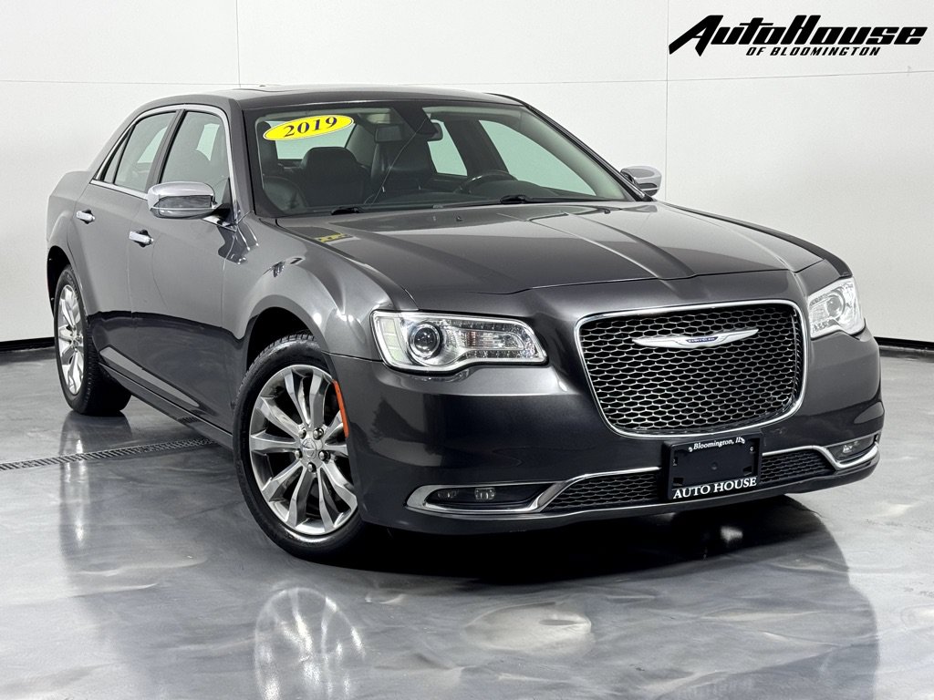 Used 2019 Chrysler 300 Limited AWD/4WD image 23