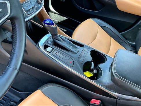 Used 2017 Chevrolet Volt Premier w/ Driver Confidence II Package FWD image 17