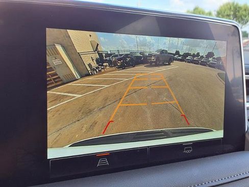 Used 2024 GMC Yukon SLE w/ Gmc Pro Safety Plus Package RWD image 5
