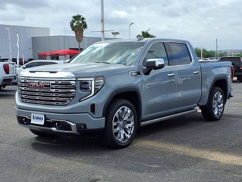 Used 2025 GMC Sierra 1500 Denali w/ Denali Reserve Package AWD/4WD image 4