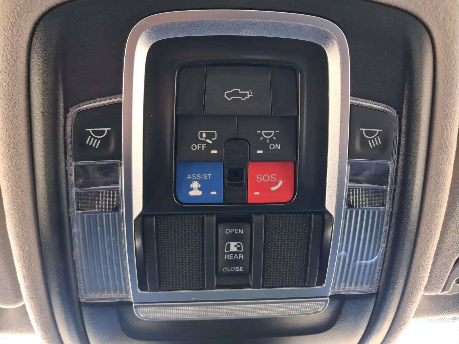 Used 2023 RAM 1500 4x4 Crew Cab Limited image 32