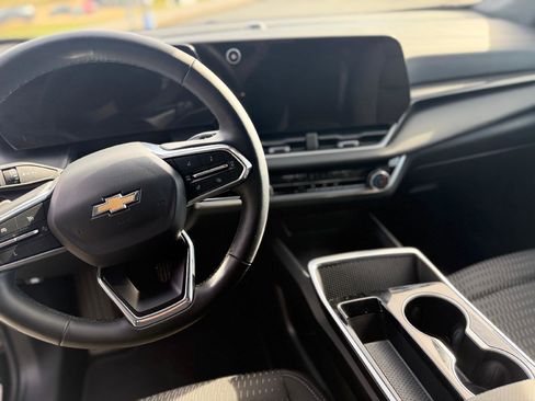 Used 2025 Chevrolet Equinox LT image 11