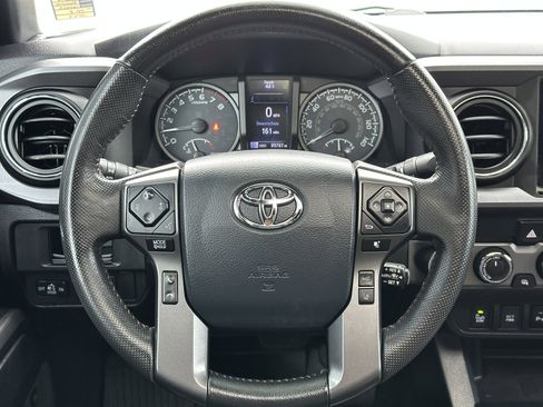 Used 2019 Toyota Tacoma TRD Off-Road image 39