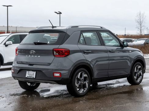 Certified 2023 Hyundai Venue SEL image 7