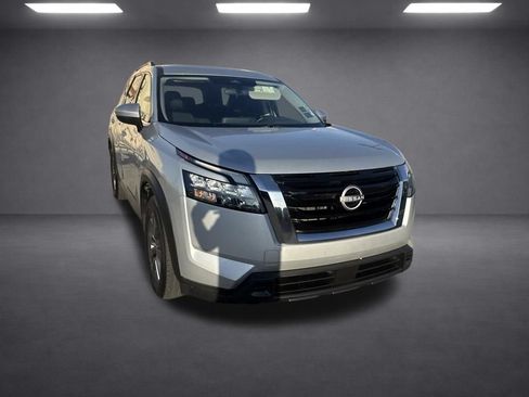 Used 2025 Nissan Pathfinder SV AWD/4WD image 10