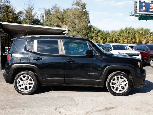 Used 2018 Jeep Renegade Latitude image 13