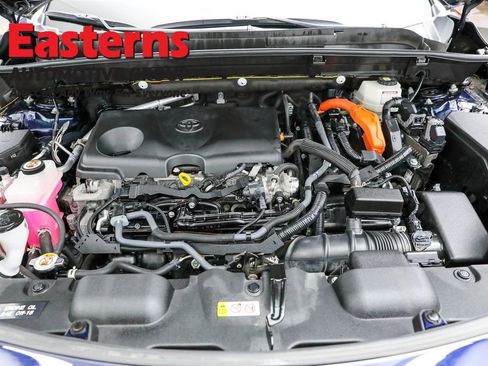 Used 2023 Toyota Venza XLE image 7