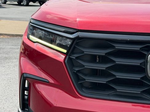 Used 2023 Honda Pilot Sport image 2