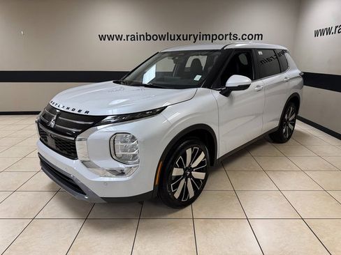 New 2025 Mitsubishi Outlander SE image 3