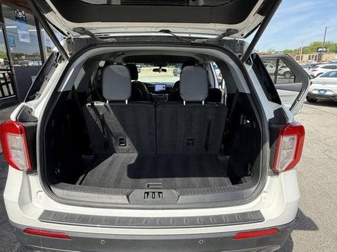Used 2022 Ford Explorer XLT w/ Equipment Group 202A RWD image 8