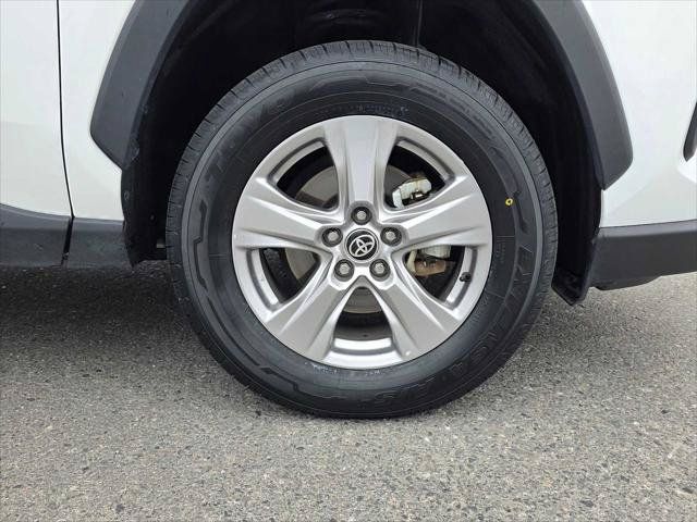Used 2025 Toyota RAV4 XLE AWD/4WD image 9