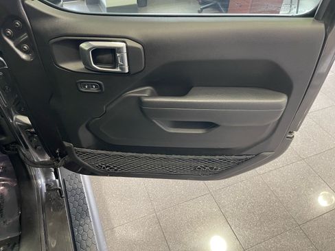 Used 2022 Jeep Wrangler Unlimited Sport AWD/4WD image 32