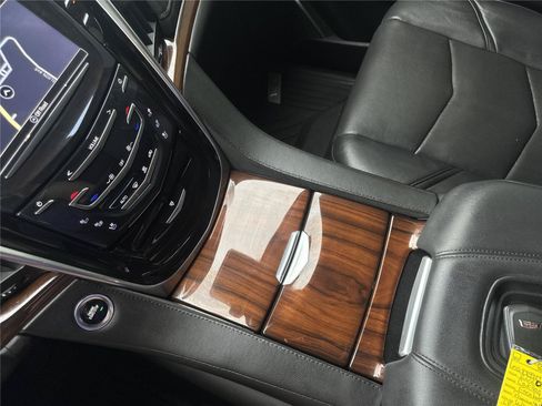 Used 2020 Cadillac Escalade Premium Luxury AWD/4WD image 28