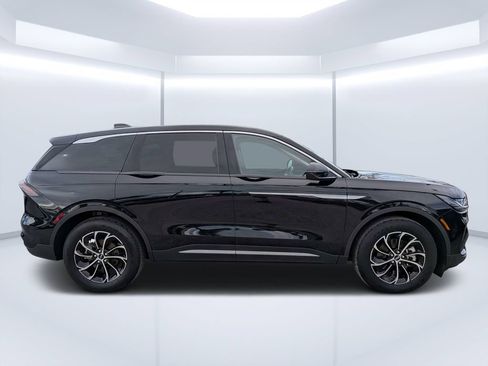 Used 2024 Lincoln Nautilus Premier AWD/4WD image 2
