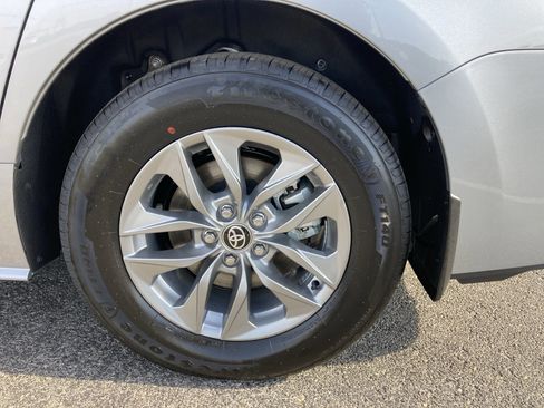 Certified 2025 Toyota Sienna XLE image 19