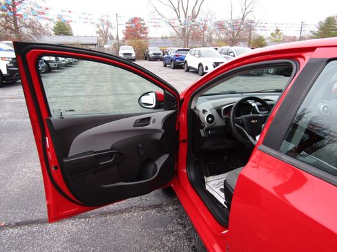 Used 2020 Chevrolet Sonic LT image 14