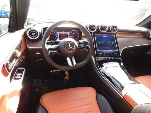 Used 2023 Mercedes-Benz GLC 300 4MATIC image 9