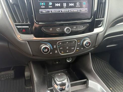 Used 2018 Chevrolet Traverse LT AWD/4WD image 17