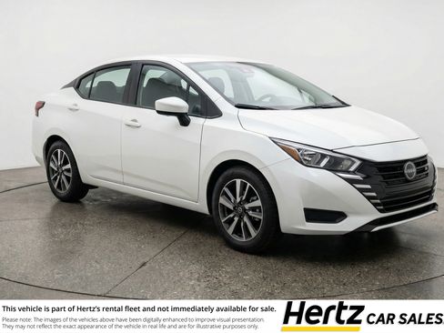 Used 2025 Nissan Versa SV image 1