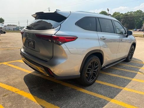 Used 2020 Toyota Highlander Limited FWD image 12