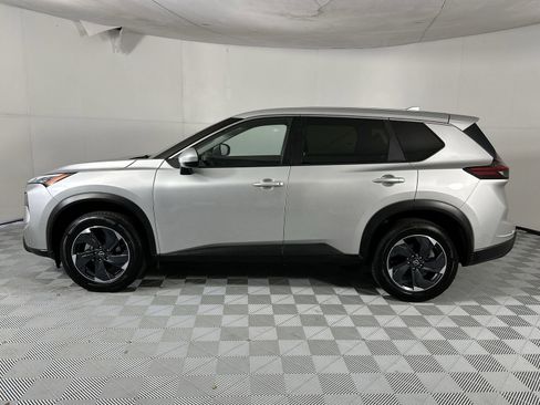 Certified 2024 Nissan Rogue SV FWD image 5
