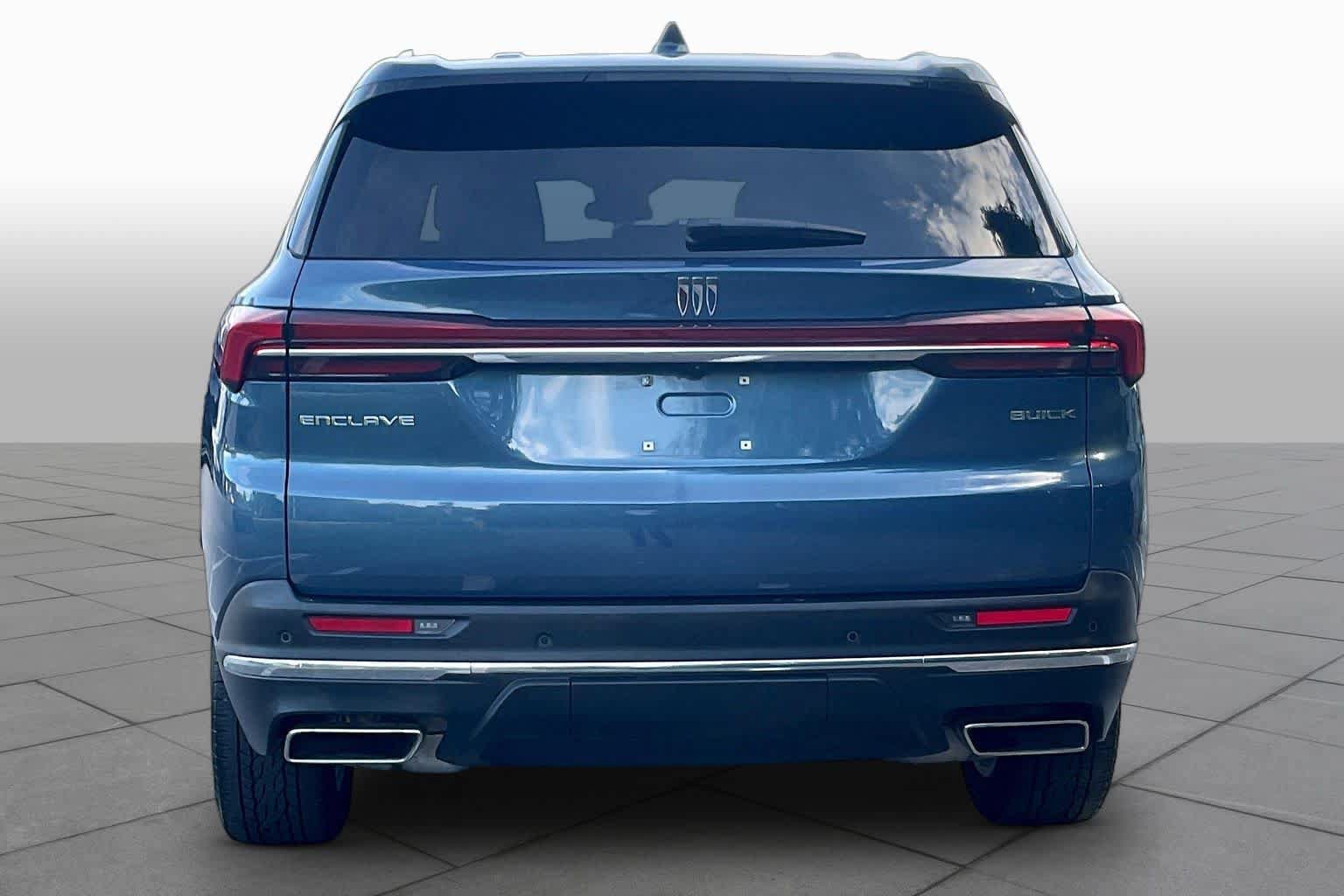 Used 2025 Buick Enclave Preferred w/ Power Package FWD image 4