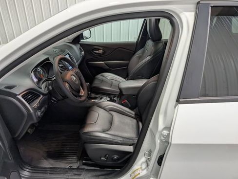Used 2022 Jeep Cherokee Latitude Lux w/ Sun & Sound Group AWD/4WD image 15
