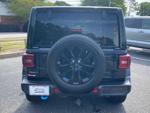 Used 2023 Jeep Wrangler Unlimited Sahara AWD/4WD image 12