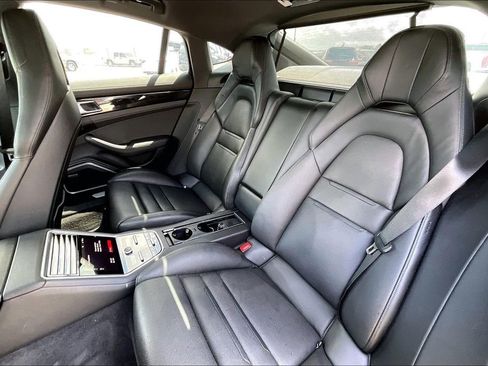 Used 2021 Porsche Panamera 4S image 19