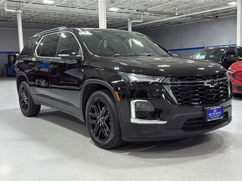 Used 2022 Chevrolet Traverse LT w/ LPO, Blackout Package image 2
