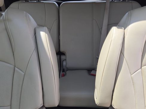 Used 2018 Buick Enclave Essence FWD image 18
