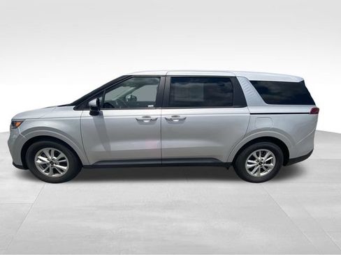 Used 2022 Kia Carnival LX FWD image 5