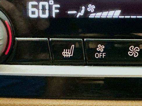 Used 2020 BMW 540i w/ Convenience Package image 24