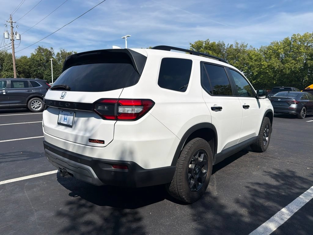 Certified 2025 Honda Pilot TrailSport image 5