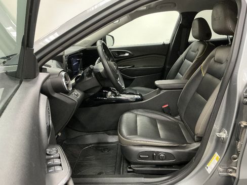 Used 2025 Chevrolet Trax ACTIV FWD image 8