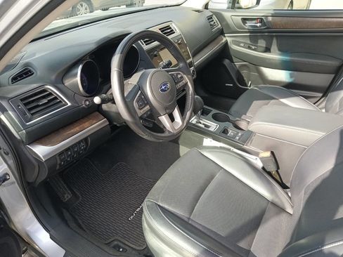 Used 2017 Subaru Outback 2.5i Limited image 2