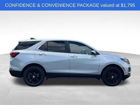 Used 2022 Chevrolet Equinox LT image 2