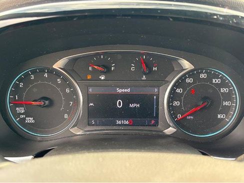 Used 2023 Chevrolet Traverse LT FWD image 3