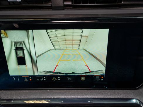 Used 2024 GMC Sierra 2500 AT4 w/ Technology Package image 25