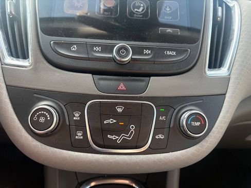 Used 2017 Chevrolet Malibu LT w/ Driver Confidence Package FWD image 19