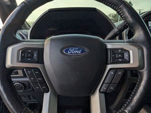 Used 2022 Ford F250 Lariat w/ Black Appearance Package image 32