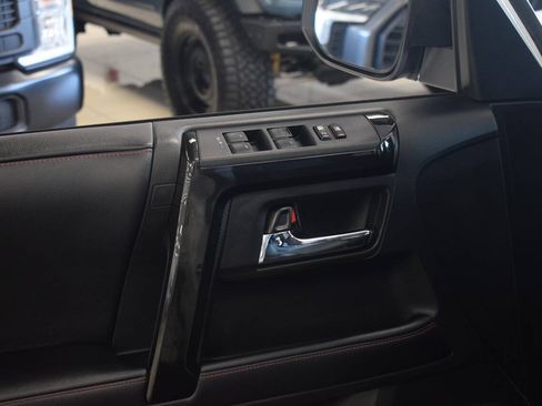 Used 2018 Toyota 4Runner TRD Off-Road Premium AWD/4WD image 21