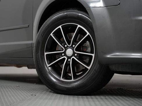 Used 2015 Dodge Grand Caravan SE image 16