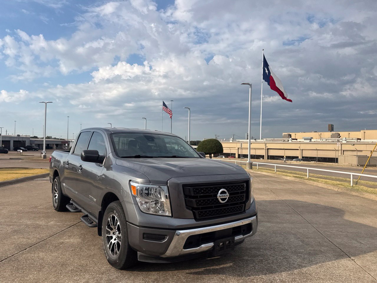 Certified 2022 Nissan Titan SV w/ Accessory Utility Package RWD image 3