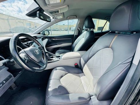 Used 2019 Toyota Camry XLE FWD image 12