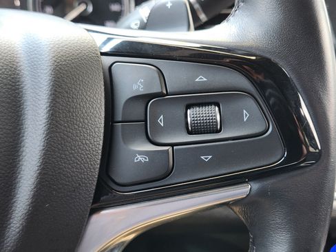 Used 2024 Buick Enclave Essence w/ Technology Package FWD image 23