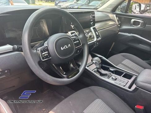 Used 2022 Kia Sorento LX AWD/4WD image 27